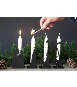 Adventsstage, julekrybbe i sort metal, kronelys