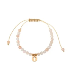 Armbånd med perler og korsvedhæng