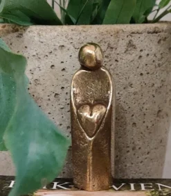 Bronzefigur Menneske med hjerte