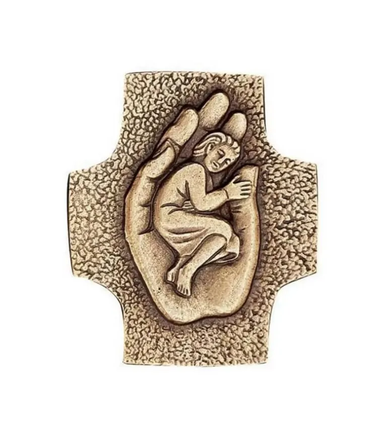 Bronzekors: I Guds hånd