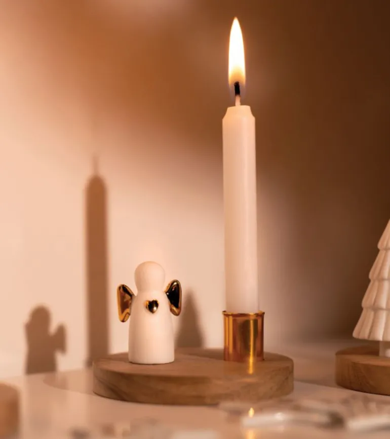 Engel med guldvinger og stage til juletræslys