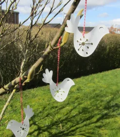 Fredsdue ophæng i akryl, af Josephine Blay