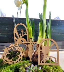 Fredsdue Påskeophæng, Eg