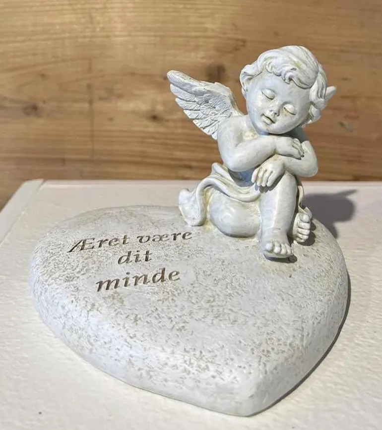 Gravpynt, Engel på hjerte, Æret være dit minde