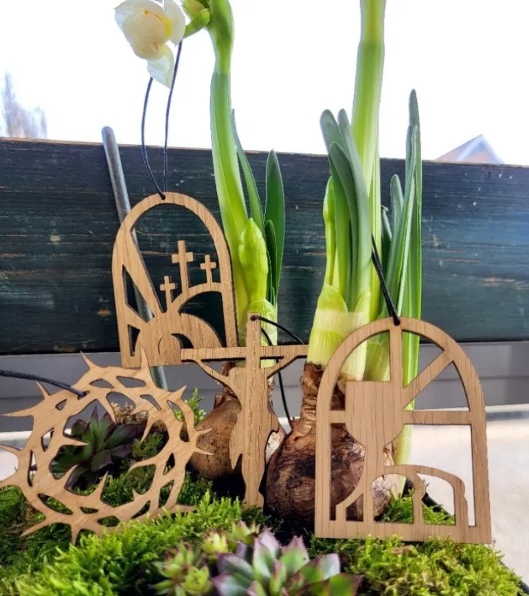 Jesu Korsfæstelse Påskeophæng, Eg