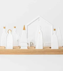 Julekrybbe i hvidt porcelæn