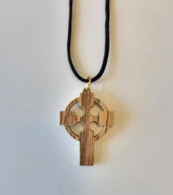 Keltisk kors med snor, oliventræ – 4 cm