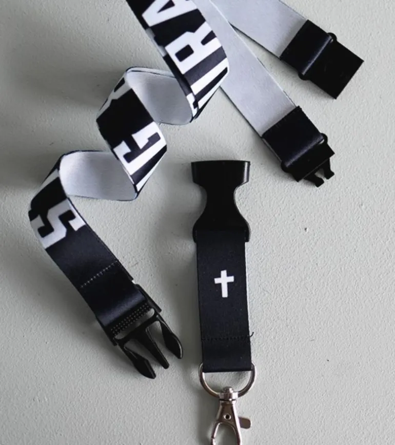 Keyhanger: Strong & courageous