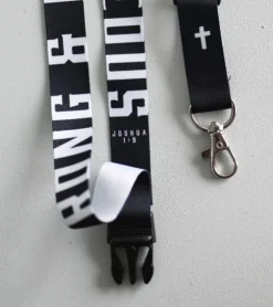 Keyhanger: Strong & courageous