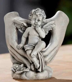 Kirkegårdspynt, Engel i hænder