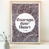 Linoleumstryk: Courage, dear Heart C.S. Lewis, A3 Plakat, Brun