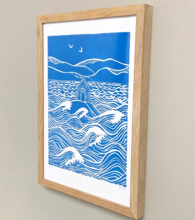 Linoleumstryk: Han gemmer mig i sin hytte, A4 Plakat, Blå