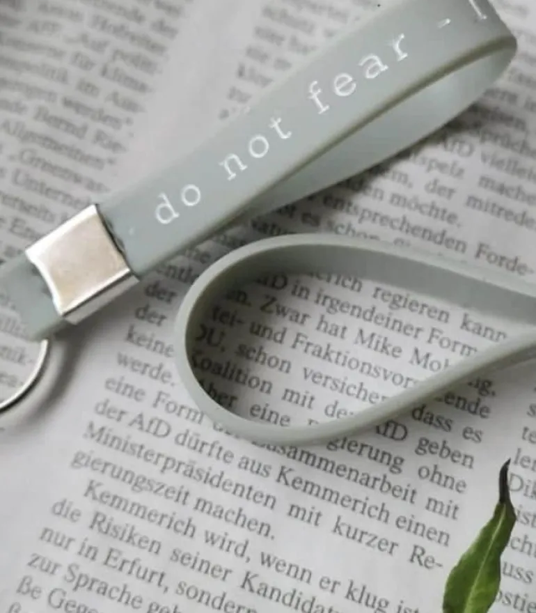 Nøglering gråblå: Do not fear – I am with you