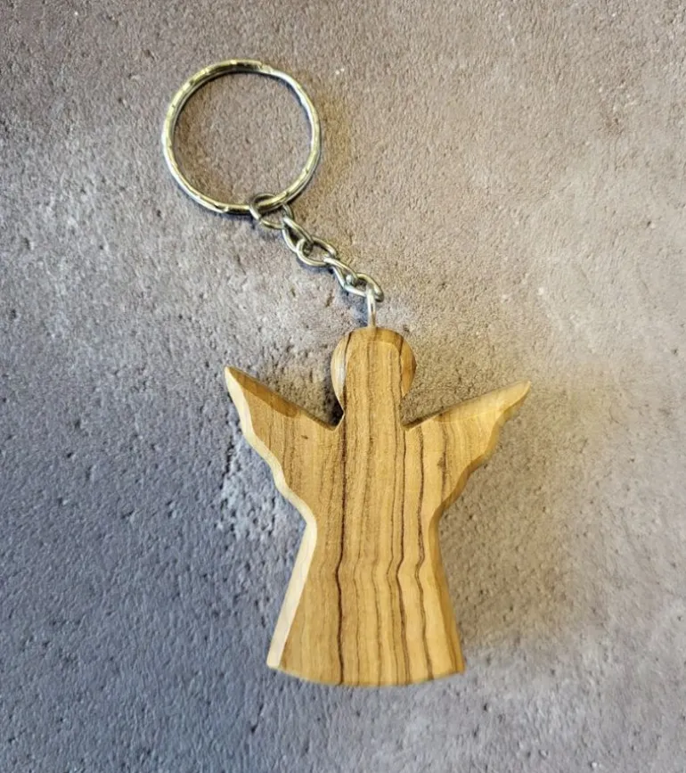 Nøglering med Engel i oliventræ