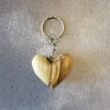 Nøglering med hjerte i oliventræ