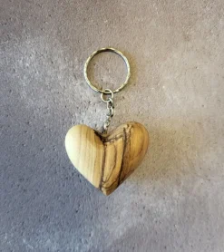Nøglering med hjerte i oliventræ
