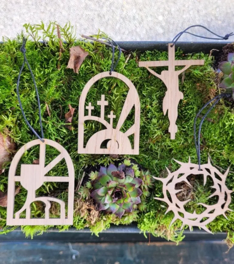 Opstandelses Påskeophæng, Eg