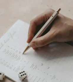 Rosa kuglepen med hjerte i æske