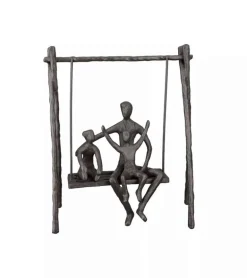 Skulptur, Far gynger med børn