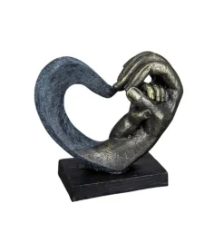 Skulptur, Hjerte med barn og voksen hænder
