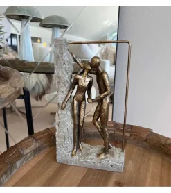 Skulptur, Par under bue, Guld, 25 cm